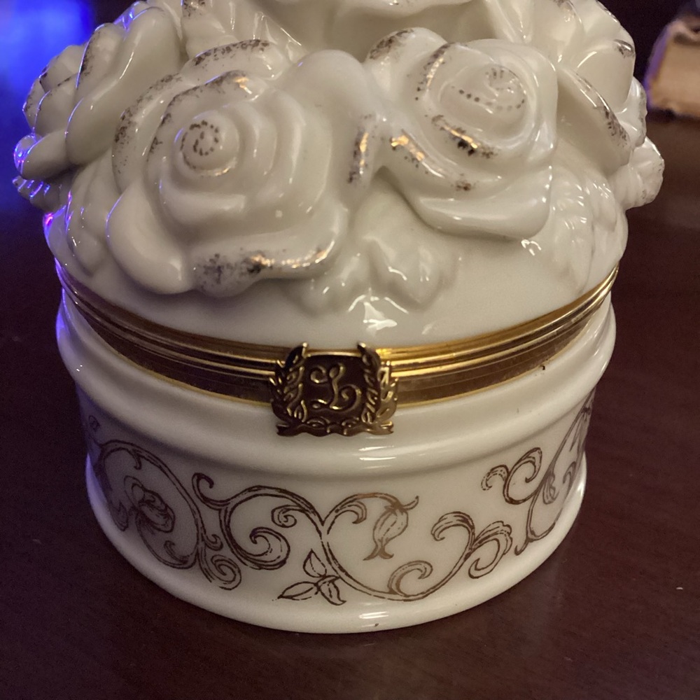 Lenox 65 Roses Hinged Trinket Box - Picture 3 of 9